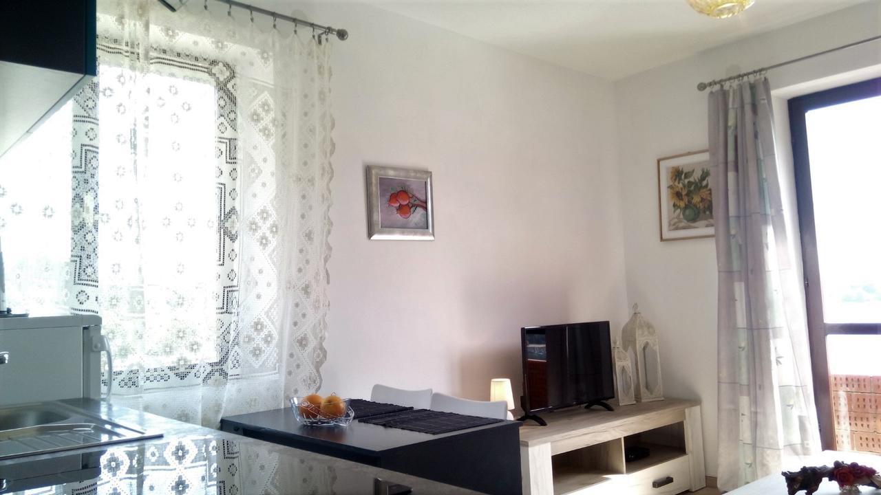Apartments Anica Sobra Bagian luar foto